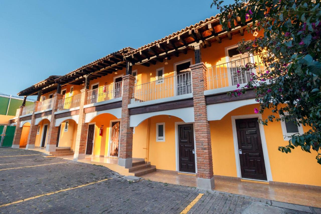 Hotel Hacienda Montesinos Морелия Екстериор снимка
