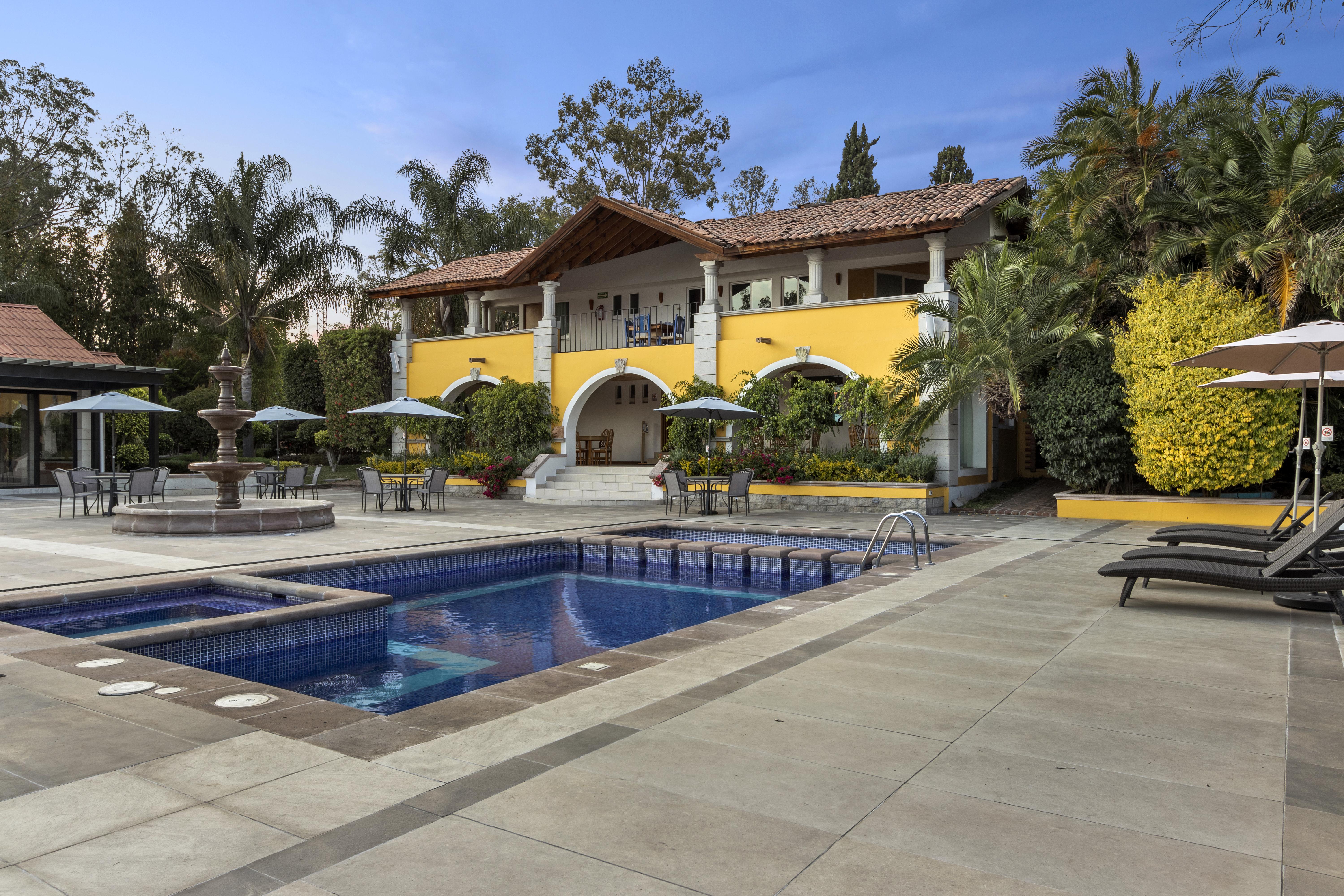 Hotel Hacienda Montesinos Морелия Екстериор снимка